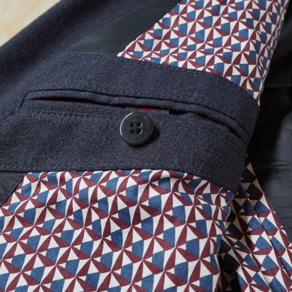 Hugo Boss Navy Blazer Sport Coat with subtle stripes - 44R - Picture 8 of 15